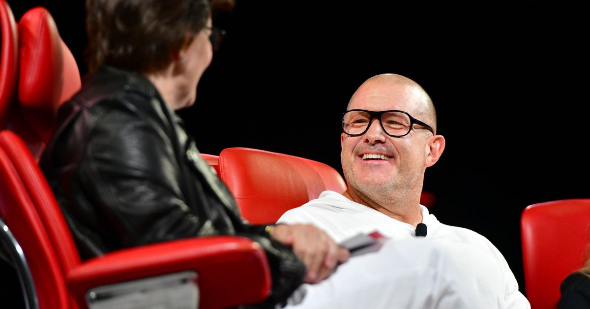 jony-ive-confirms he’s working-on-a-new-device-with-openai